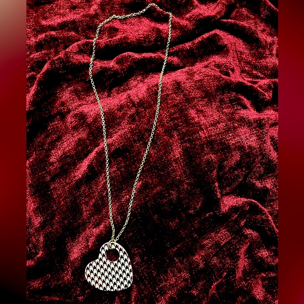 HOUNDSTOOTH Perfect necklace for houndstooth Collectors 🌹☀️☀️☀️🌹